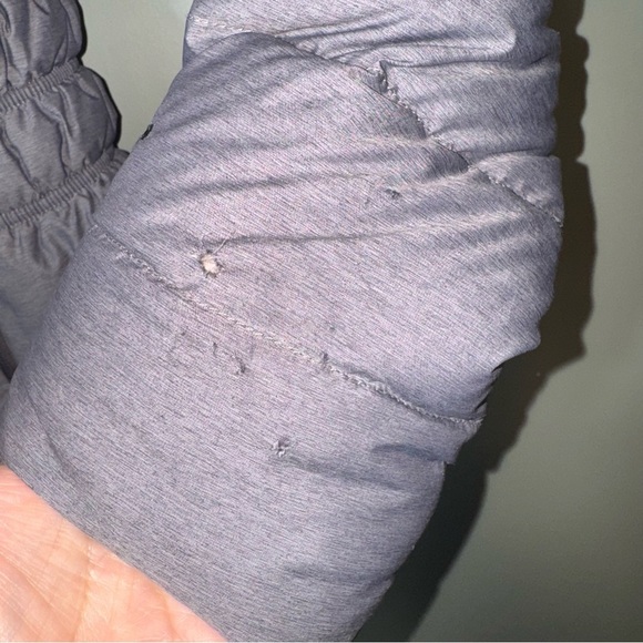 The North Face Women’s Medium Gray Puffer Jacket‎ 550 - Picture 5 of 10